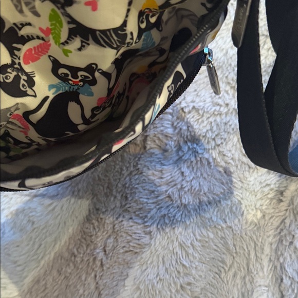 Lesportsac Adorable Cat Print Crossbody Bag Like New - Picture 5 of 5